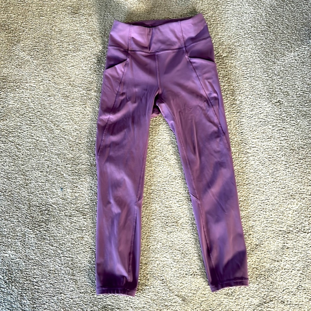 GUC LuLuLemon size 4 leggings 23” inseam
